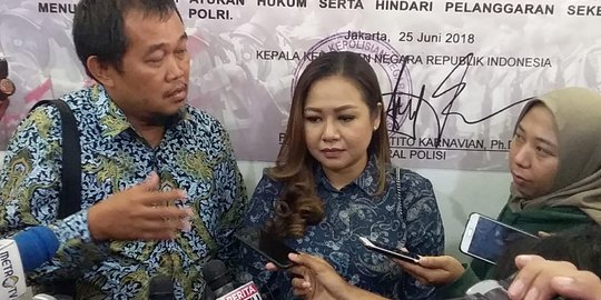 Datangi Polda, Eks Manajer Persibara Serahkan Bukti Dugaan Perjudian Skor Bola