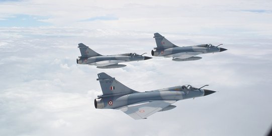 Membandingkan Jet Tempur Mirage 2000 India Vs F-16 Pakistan
