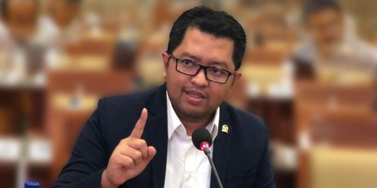 Survei: Caleg PKB Lukmanul Khakim Tertinggi di Dapil Jatim IX