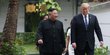 Keakraban Kim Jong-un dan Donald Trump Berbincang di Taman