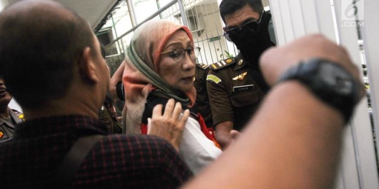 Untuk Ketiga Kalinya Atiqah Hasiholan Ajukan Penahanan Ratna Sarumpaet