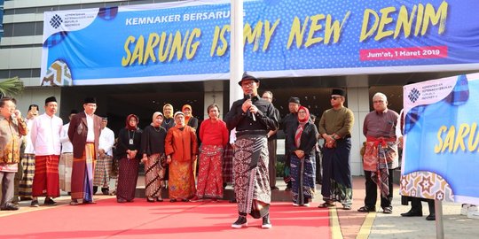 Gelar Fashion Show, Menaker Hanif Ingin Populerkan Kain Sarung