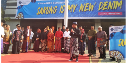 Menaker Hanif: Industri Sarung Potensial Garap Pasar Milenial