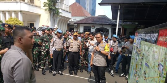 Cegah Bentrokan Massa Aksi, Polisi Turunkan Ribuan Personel di Depan KPU