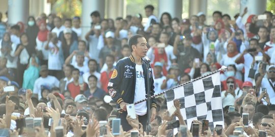 Jokowi dan Iriana Jalan Sehat Bersama Warga Sulawesi Tenggara