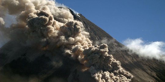 Keluarkan 7 Kali Awan Panas, Status Gunung Merapi Masih Waspada