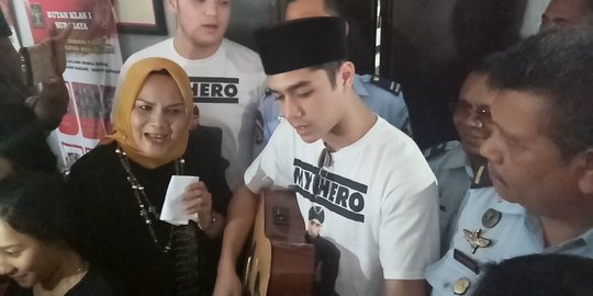 Besuk Ahmad Dhani, Al dan Dul Hanya Bawa Cinta Untuk Ayahnya