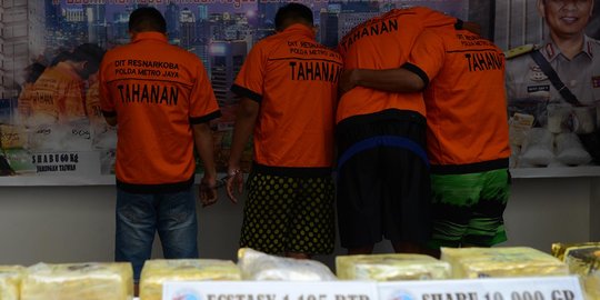 Polisi Gagalkan Pengiriman 40 Kg Sabu & 40 Ribu Ineks ke Bandar Besar di Jakarta