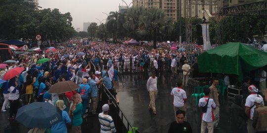 Guyuran Hujan Tak Surutkan Pendukung Senam & Deklarasi Dukung Prabowo-Sandi