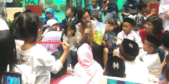 Saat Sri Mulyani Baca Dongeng Soal Pajak di Penggalangan Dana LPDP