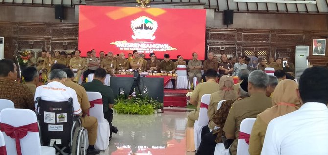 gubernur jawa tengah ganjar pranowo