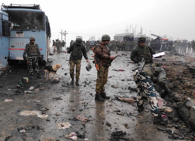 bom mobil di kashmir