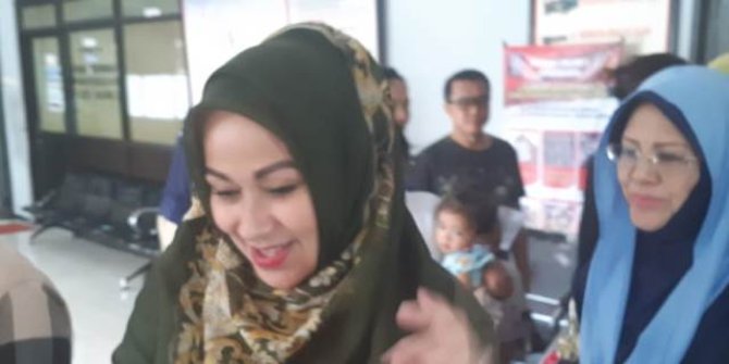 Jenguk, Camelia Malik Doakan Ahmad Dhani Cepat Bebas