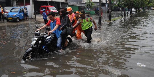 Banjir Genangi Kawasan Green Garden dan Jelambar