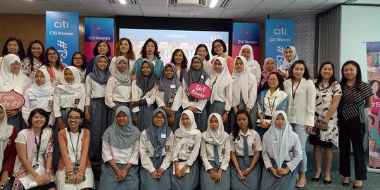 Peringati Hari Perempuan Sedunia, Citibank Beri Literasi Keuangan Pada Siswi SMU
