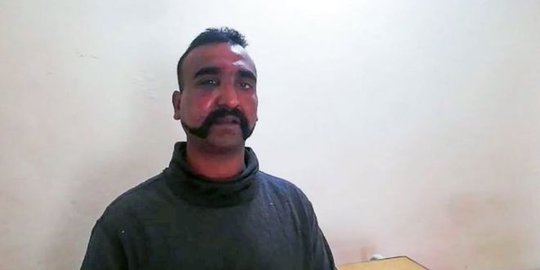 Kumis Pilot Pesawat Tempur yang Dibebaskan Pakistan Jadi Tren di India