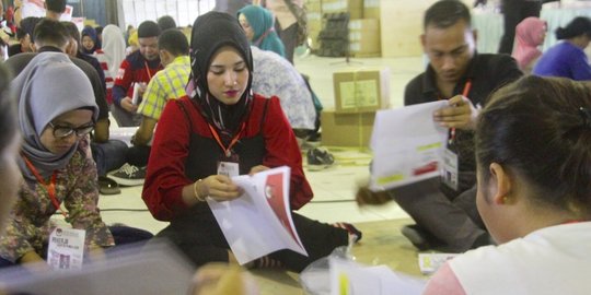 Surat Suara Pemilu di Kota Medan Mulai Disortir dan Dilipat