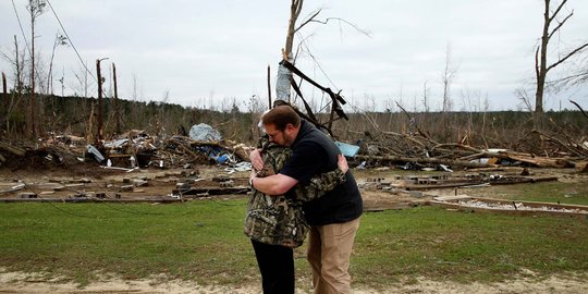 Terjangan Tornado Tewaskan 23 Orang di Alabama