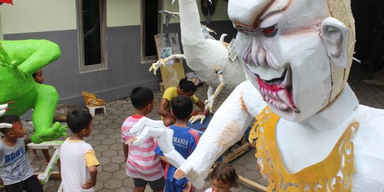 Melihat Pembuatan Ogoh-ogoh untuk Perayaan Nyepi di Malang