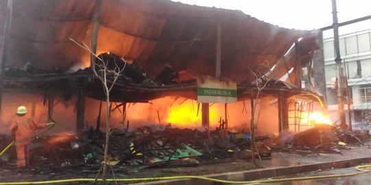 Pasar Blok A Jaksel Terbakar, 18 Unit Damkar Diturunkan