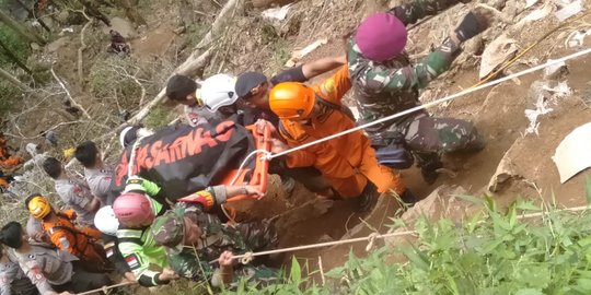 Update Evakuasi Korban Longsor di Tambang Emas, 18 Orang Selamat & 16 Meninggal