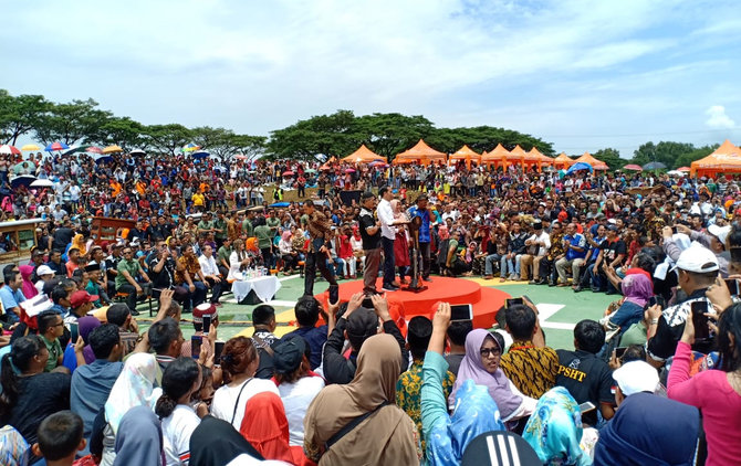 presiden jokowi bersama pedagang bakso