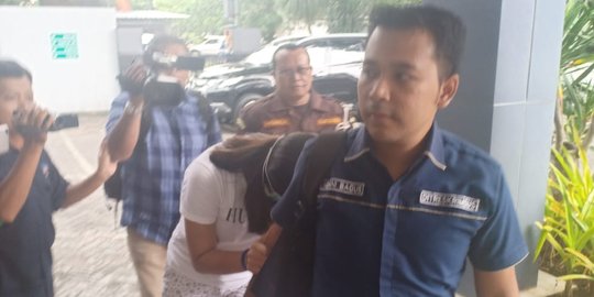 Berkas dan Tersangka Muncikari Vanessa Angel Dilimpahkan ke Kejari Surabaya