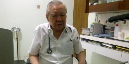 Dokter Lo yang Sering Gratiskan Pasien, Terbaring Sakit Sejak 3 Hari Lalu