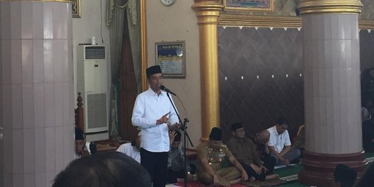 Di Masjid Lampung, Jokowi Tegaskan Tak Berniat Larang Azan jika Terpilih Lagi