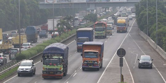 Tekan Kecelakaan di Tol, Truk Wajib Gunakan Stiker Berstandard Internasional