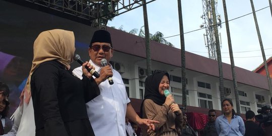 Di UKRI Bandung, Prabowo Malu Diajak Nyanyi Bareng Nissa Sabyan karena Suaranya Jelek