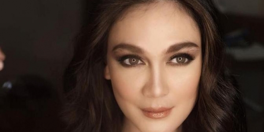 Adam Levine Jadi Pengobat Galau Luna Maya?