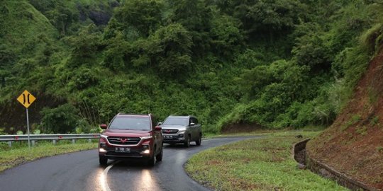 Test Drive Smart Technology SUV Almaz di Tengah Pesona Alam Geopark Ciletuh