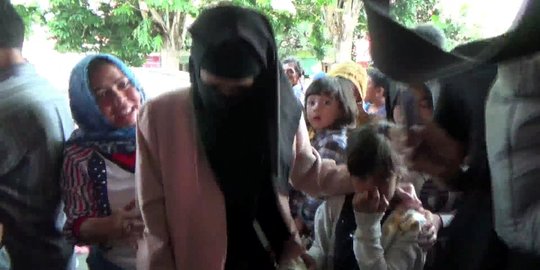 Bawa Dua Anaknya, Mulan Jameela Kembali Besuk Ahmad Dhani di Rutan Medaeng