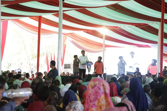 jokowi silaturahmi dengan petani pekebun karet sumsel