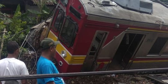 KRL Jakarta-Bogor Keluar Lintasan di Kebon Pedes