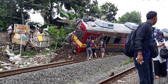 Menhub Budi Tinjau Lokasi Anjloknya KRL Jakarta-Bogor