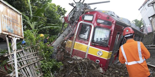 Penampakan Kondisi Terkini KRL Anjlok di Kebon Pedes