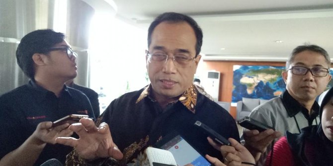 Menhub Budi Pastikan Jalur KRL Bogor-Jakarta Bisa Dilalui 