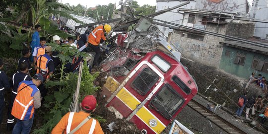 Tiang Listrik Commuter Roboh, PLN Pastikan Tak Ada Pemadaman Listrik