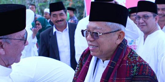 Diberikan Kain Ulos, Ma'ruf Amin Diangkat Jadi Warga Mandailing Natal