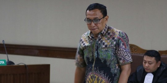 Sekjen dan Bendahara Umum KONI Jalani Sidang Perdana