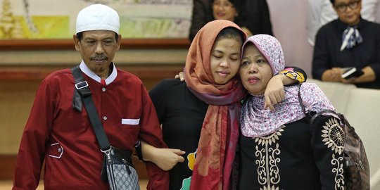 Momen Haru Siti Aisyah Bertemu Orang Tua