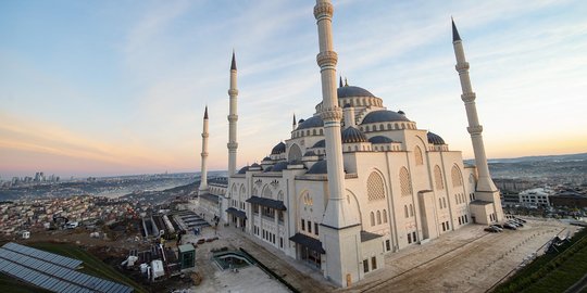 Menyusuri Kemegahan Masjid Camlica di Istanbul