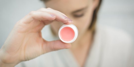 7 Manfaat Lip Balm Selain Menjaga Kelembapan Bibir