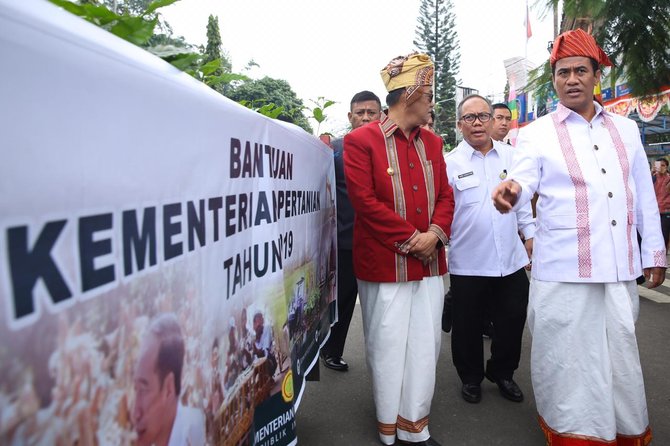 menteri pertanian andi amran sulaiman melakukan kunjungan kerja ke tana toraja