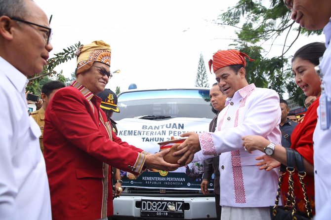 menteri pertanian andi amran sulaiman melakukan kunjungan kerja ke tana toraja