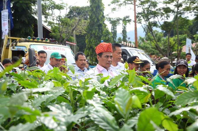 menteri pertanian andi amran sulaiman melakukan kunjungan kerja ke tana toraja