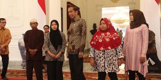 Presiden Jokowi Temui Siti Aisyah di Istana Merdeka