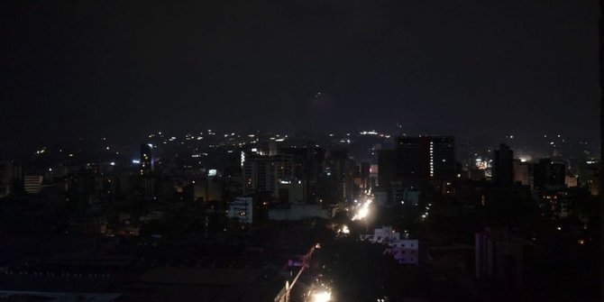 Suasana Mencekam Venezuela, Warga Menjarah Sampai Mengais Makanan Sisa